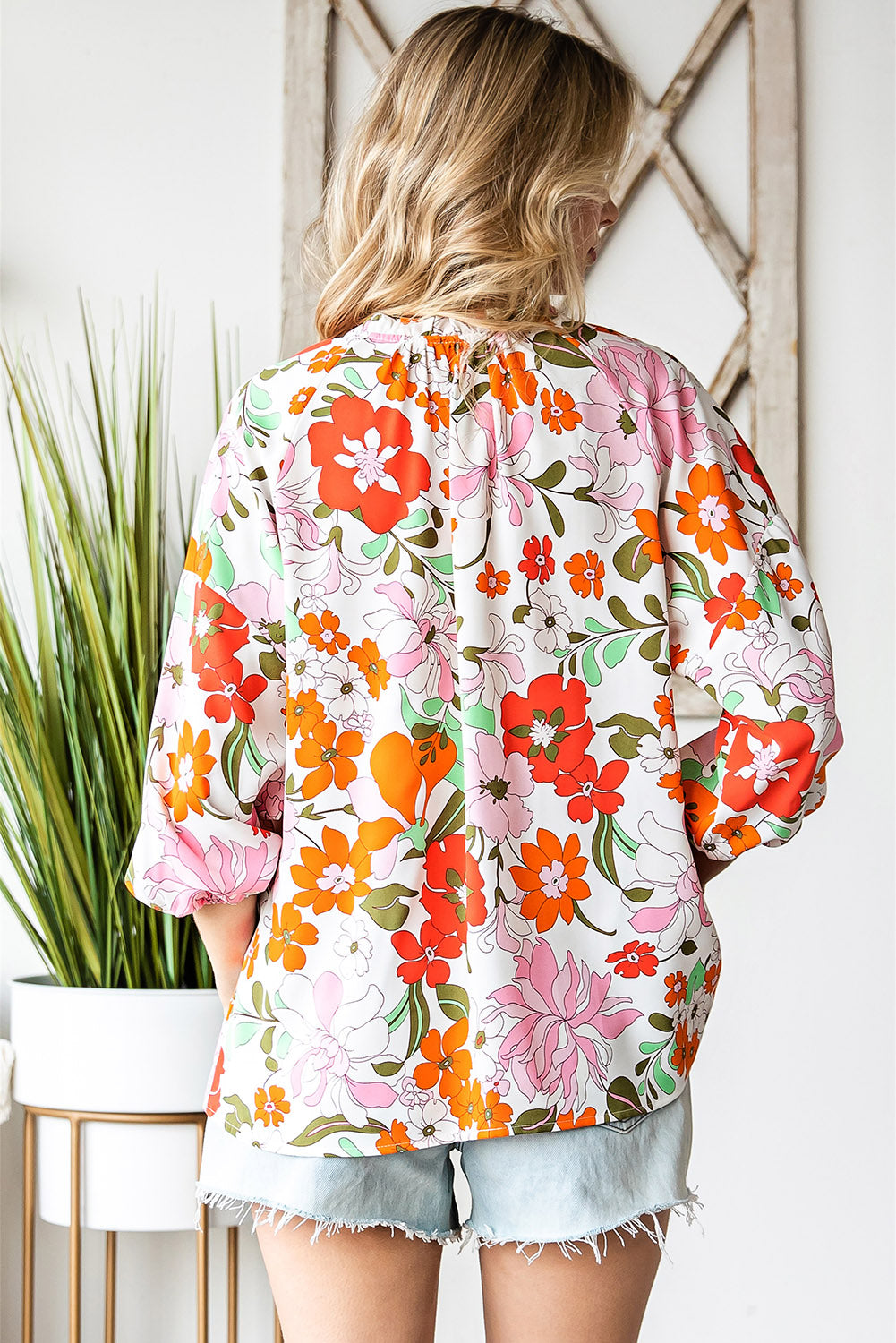 Blouse met ballonmouwen en bloemenprint en inkepingen in de hals