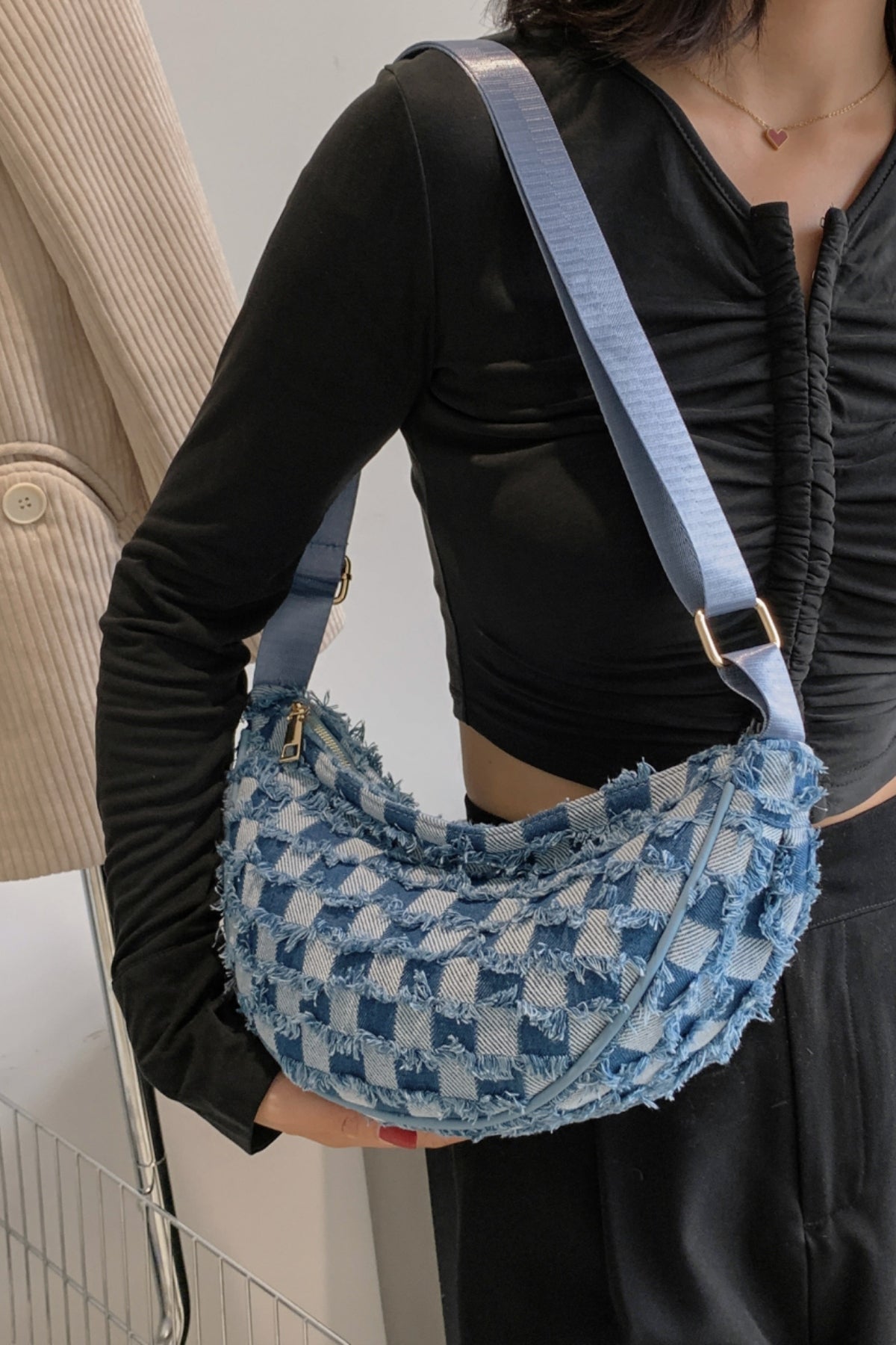 Raw Hem geruite denim crossbody tas