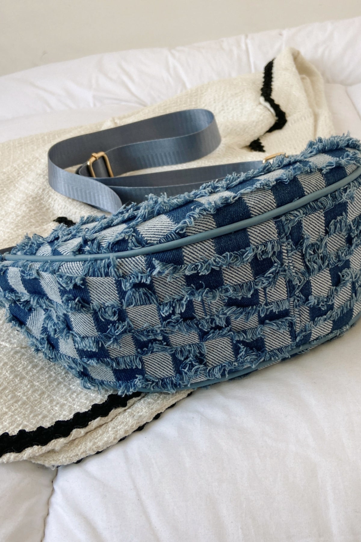 Raw Hem geruite denim crossbody tas