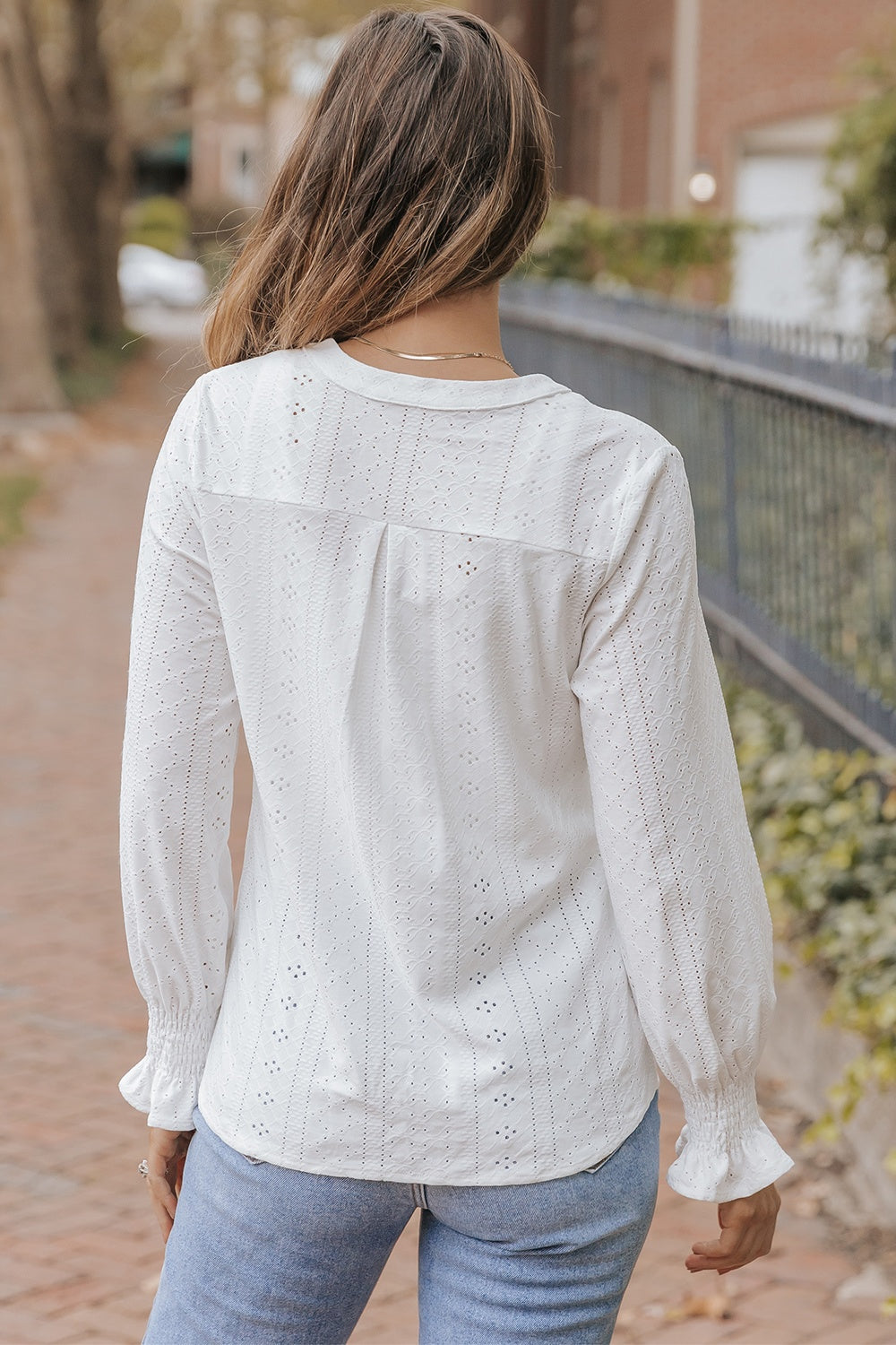 Blouse met opengewerkte, gekartelde mouwen