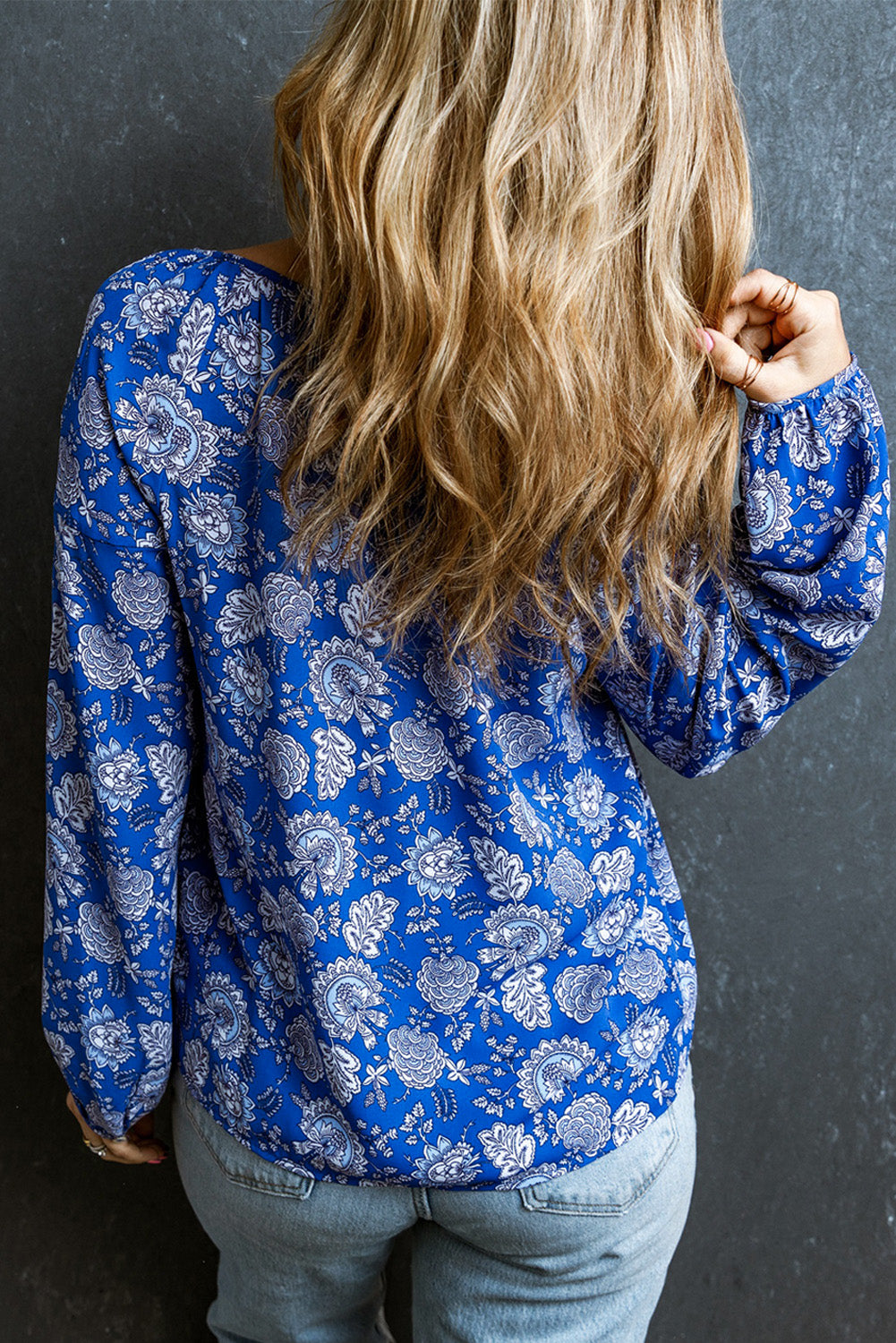 Blouse met ballonmouwen en bloemenprint en inkepingen in de hals