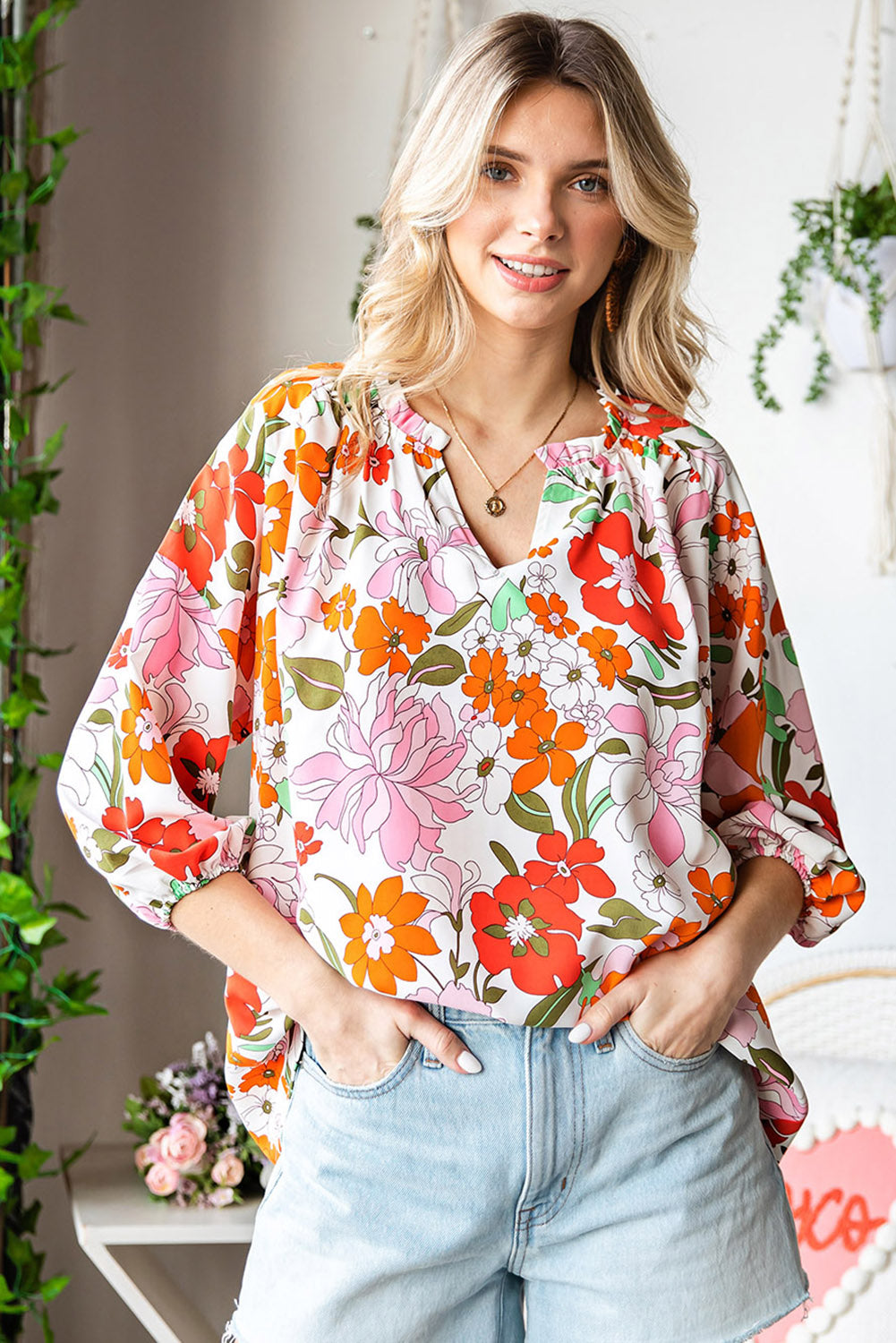 Bluse mit Blumenmuster, gekerbtem Ausschnitt und Ballonärmeln